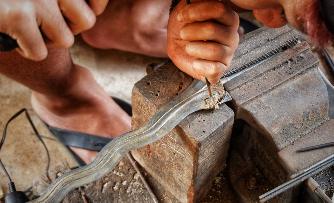 Foto Pembuat Keris dari Sumenep Juara Lomba Foto 2024